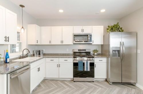 18 Leyden St, Putnam CT  06260-1718 exterior