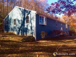 442 Farnum Pike, Smithfield, RI 02917-1015