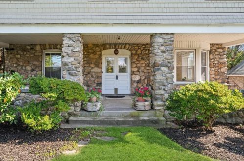 627 Glenbrook Rd, Stamford, CT 06906-1409