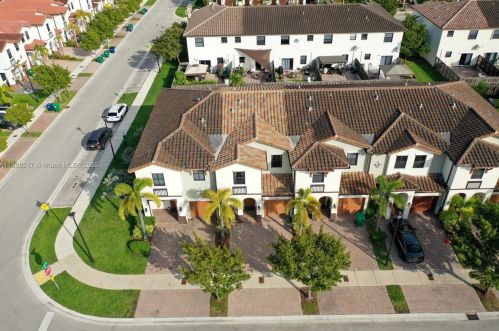 8893 103rd Ave, Miami, FL 33178-1600