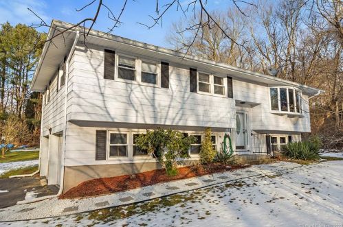12 Lisbon Hts, Norwich, CT 06351-2916