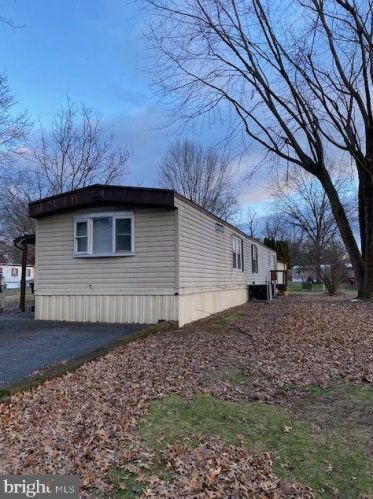 180 Shippensburg Mobile Est, Lees Cross Roads, PA 17257-9508