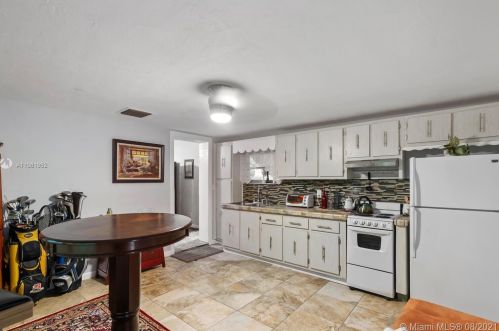 1961 56th Way, Hollywood FL  33021-3813 exterior