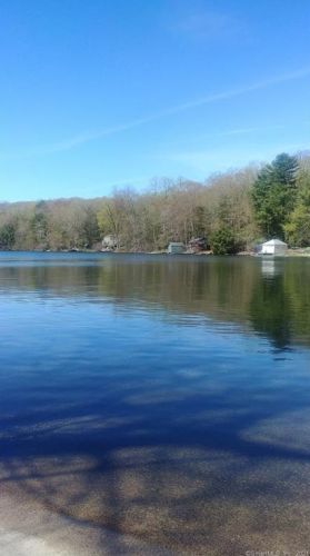 61 Niles Rd, New Hartford, CT 06057-4226