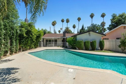 6747 Blewett Ave, Van Nuys CA  91406-6014 exterior