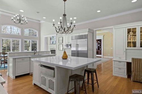 878 Seneca Rd, Franklin Lakes NJ  07417-2825 exterior