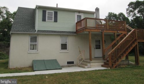 5 Channel Dr, Carlisle, PA 17013-1206