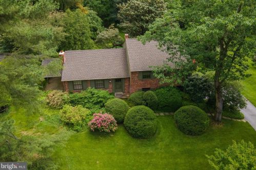 1413 Woodford Dr, Wayne, PA 19087-1366