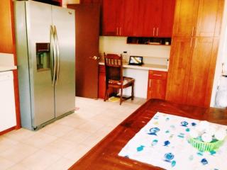 691 Kihapai St, Kailua HI  96734-2249 exterior