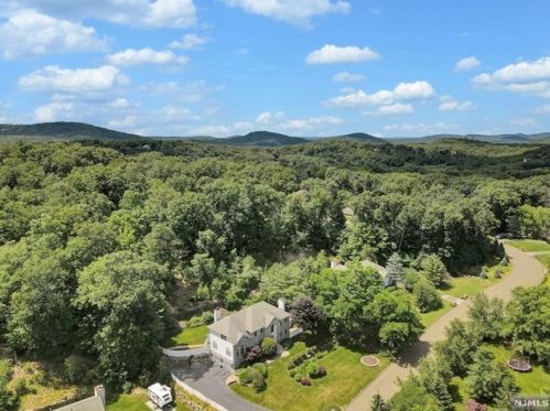 58 Finch Rd, Skyline Lakes NJ  07456-2423 exterior