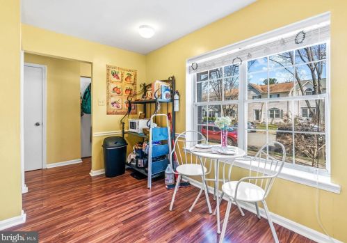 208 Meadows Ln, Leesburg, VA 20176-4469