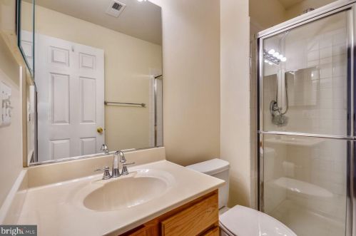 6102 Popes Creek Pl, Haymarket VA  20169-5421 exterior