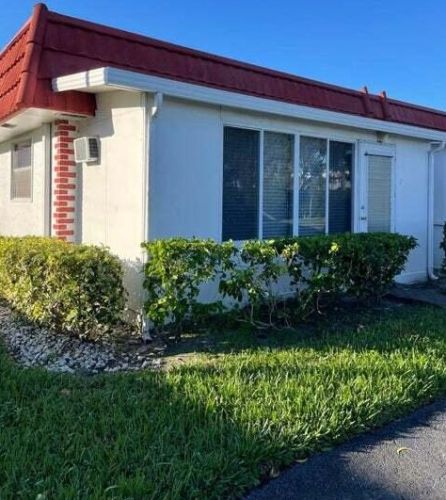 7 Seville A, Delray Beach FL  33446-2115 exterior