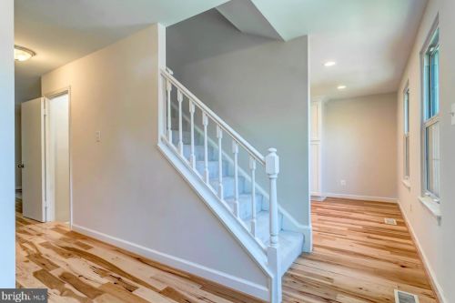 8219 Stationhouse Ct, Lorton, VA 22079-1204