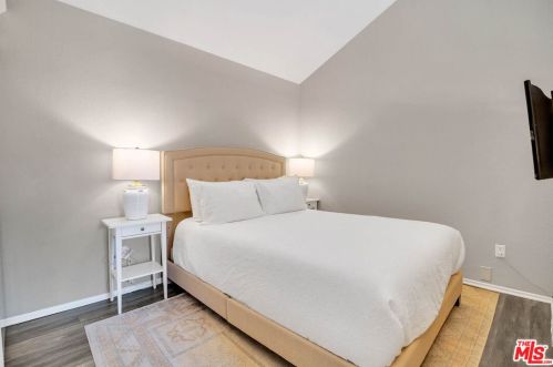 15027 Hartland St, Van Nuys CA  91405-3714 exterior