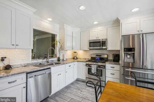 7728 Hickory Glen Way, Springfield VA  22153-3409 exterior