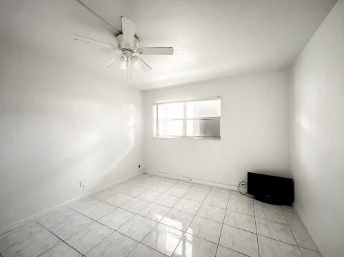 628 Saxony, Delray Beach FL  33446-1056 exterior