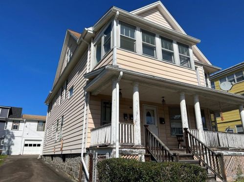 12 East St, Ansonia, CT 06401-3121