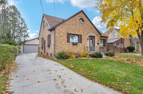 1811 Maple St, Manitowoc, WI 54220-2636