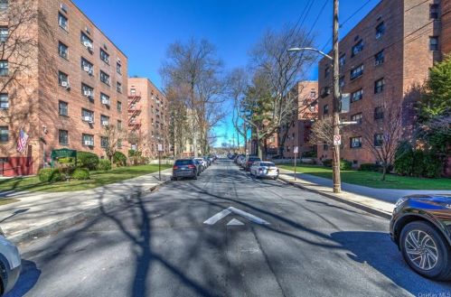 50 White Oak St, New Rochelle NY  10801-1700 exterior