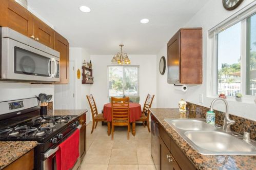 288 Lustrosos St, Oceanside CA  92057-5237 exterior