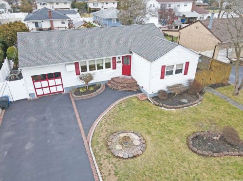 121 5th St, Deer Park, NY 11729-5309