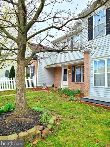 27 Southmont Dr, West Enola, PA 17025-2682