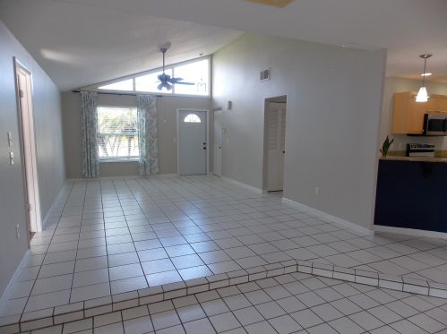 562 Eyerly Ave, Fort Pierce FL  34983-2944 exterior