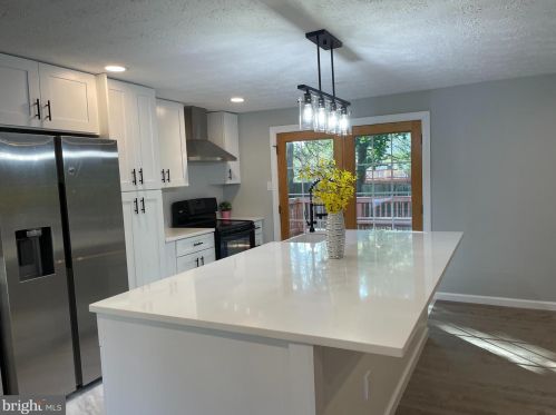 12822 Framingham Ct, Herndon VA  20171-2619 exterior