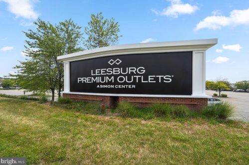 114 Prosperity Ave, Leesburg VA  20175-4158 exterior