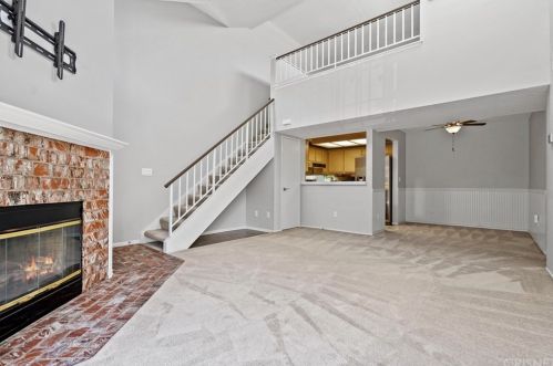 24145 Del Monte Dr, Santa Clarita, CA 91355-3883