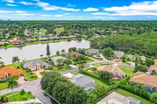 2142 Imperial Cir, Naples FL  34110-1037 exterior