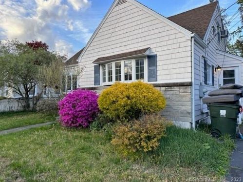 76 Arbor Ter, Southport, CT 06890-1128