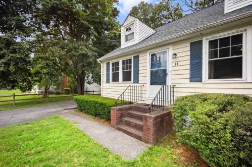 19 Lakeview Ave, Poughkeepsie, NY 12601-1426