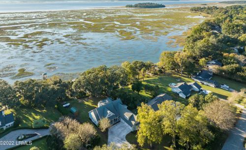 700 Sunset Cir, Beaufort SC  29906-9426 exterior