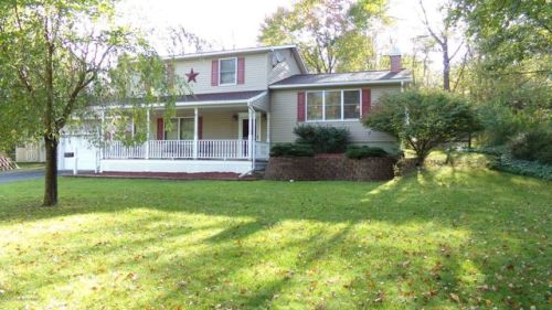 1032 Forest Dr, Stroudsburg PA  18360-1915 exterior