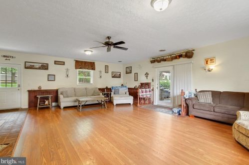 125 Dixie Dr, Red Lion PA  17356-1110 exterior