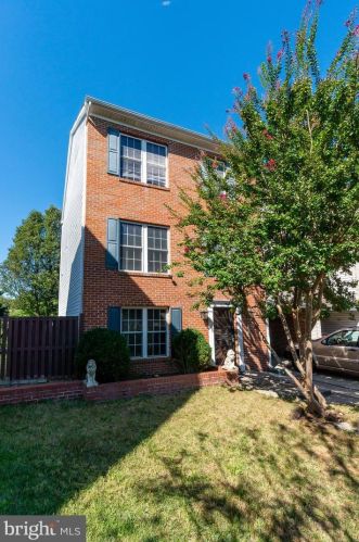 6 Knox Cir, Washington, DC 20020-1841
