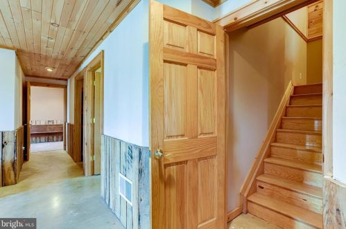 3714 Mountain Rd, Haymarket VA  20169-1739 exterior