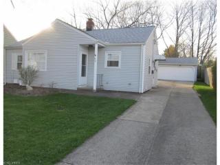 319 Grand Blvd, Cleveland OH  44146-2145 exterior