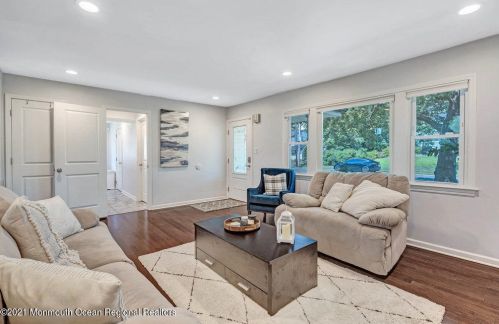 5 Coach Dr, Hazlet NJ  07730-1805 exterior