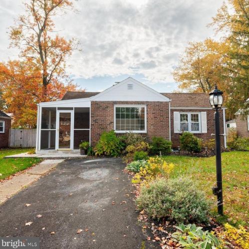 504 Sharpley Ln, Wilmington, DE 19803-3948