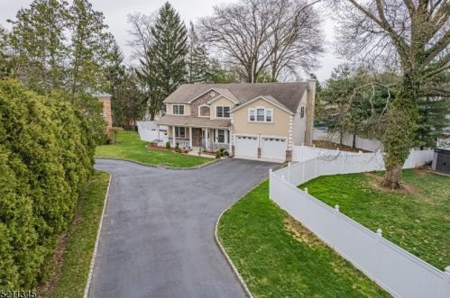 829 Walnut St, Roselle Park, NJ 07204-1350