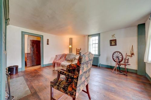 35 Smith St, Middletown CT  06457-1740 exterior