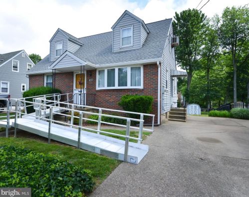 1681 Market St, Gloucester, NJ 08030-1624
