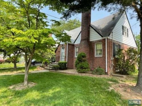 281 Lindbergh Blvd, Teaneck NJ  07666-6542 exterior