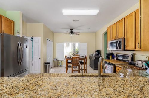 2616 5th Pl, Cape Coral, FL 33909-8821