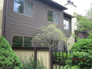 657 Hampton Ridge Dr, Akron, OH 44313-5079