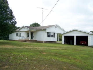 445 Beecham Ln, Puryear, TN 38251-4616