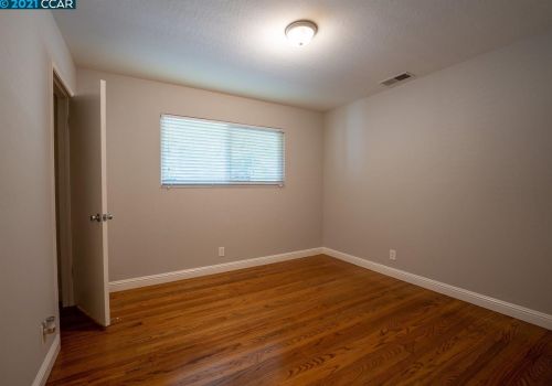 3301 Glenly Rd, Oakland CA  94605-4115 exterior